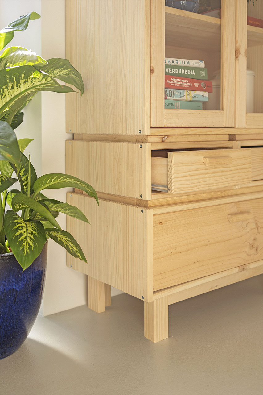 Imagen de ambiente 2 para:Vitrina de madera natural